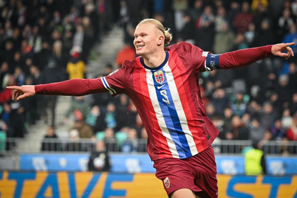 Der norwegische Stürmer Erling Braut Haaland (#09) jubelt nach seinem Tor während des Fußballspiels der UEFA Nations League, Liga B, Gruppe 3 zwischen Slowenien und Norwegen im Stozice-Stadion in Ljubljana am 14. November 2024. (Foto: Jure Makovec / AFP)