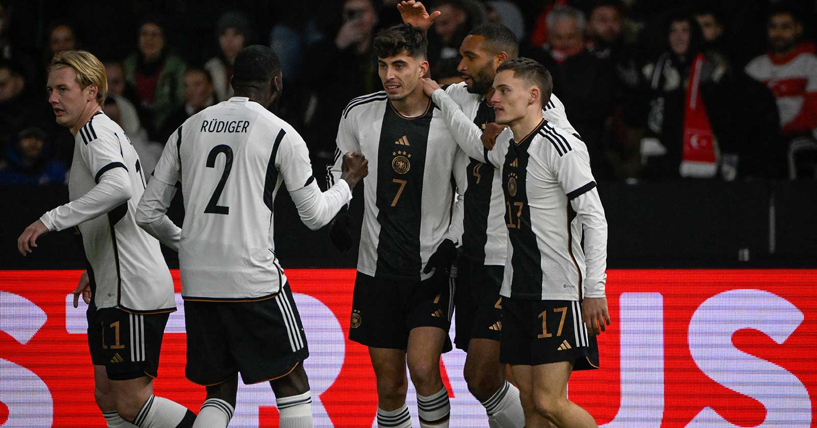 Kai Havertz jubelt nach seinem Treffer für die deutsche Nationalmannschaft.