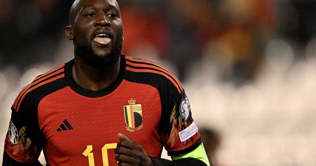 Der belgische Stürmer Romelu Lukaku (#10) jubelt nach seinem dritten Tor für seine Mannschaft während des Fußballspiels der UEFA Champions League-Qualifikationsgruppe F zwischen Belgien und Aserbaidschan im König-Baudouin-Stadion in Brüssel am 19. November 2023. (Foto: JOHN THYS / AFP)