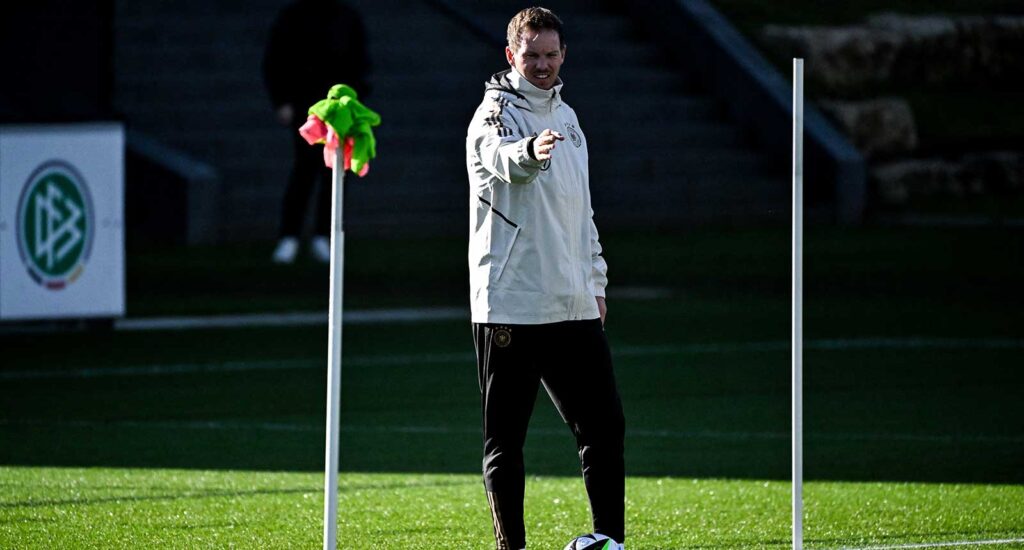 Der deutsche Nationaltrainer Julian Nagelsmann nimmt am 15. November 2023 in Frankfurt am Main an einer Trainingseinheit der deutschen Fußballnationalmannschaft teil, um sich auf das Länderspiel Deutschland gegen die Türkei vorzubereiten, das am 18. November 2023 stattfinden wird. (Foto: Kirill KUDRYAVTSEV / AFP)