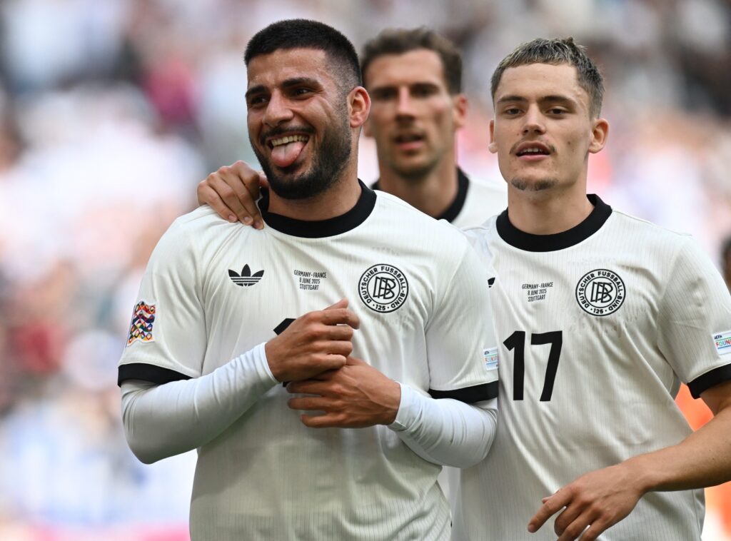 Der deutsche Stürmer Nr. 13, Deniz Undav (links), jubelt neben dem deutschen Mittelfeldspieler Nr. 17, Florian Wirtz, während des Spiels um den dritten Platz in der UEFA Nations League zwischen Deutschland und Frankreich am 8. Juni 2025 in Stuttgart, Südwestdeutschland. (Foto: THOMAS KIENZLE / AFP)