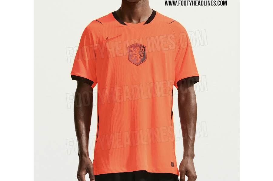 Das Niederlande-Heimtrikot für die WM 2026 setzt auf ein leuchtendes Orange mit minimalistischen schwarzen Akzenten und einem schimmernden Wappen als Highlight. Quelle: <a href="https://www.footyheadlines.com/2025/02/netherlands-2026-home-kit.html">Footy Headlines</a>