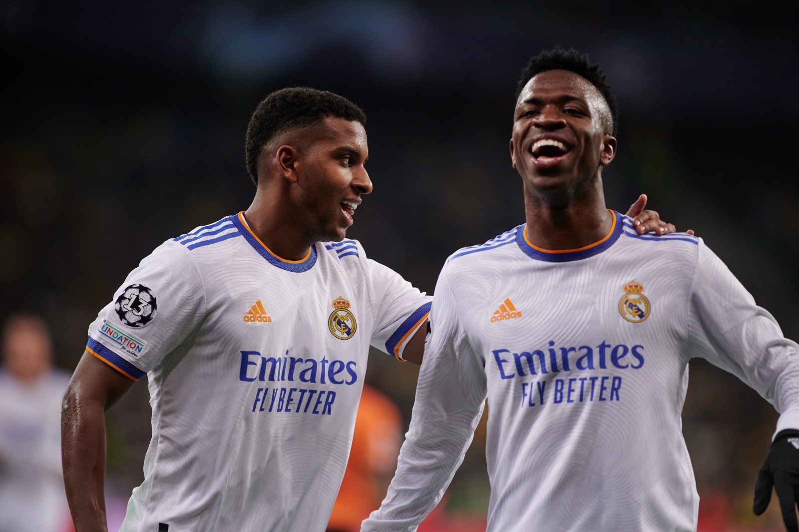 Brasiliens Rodrygo und Vinicius Jr. bejubeln ein Tor – das Real-Madrid-Duo trägt die Seleção.