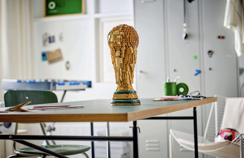 LEGO baut den WM 2026 Pokal nach - Wie sieht der WM Lego Pokal aus? 