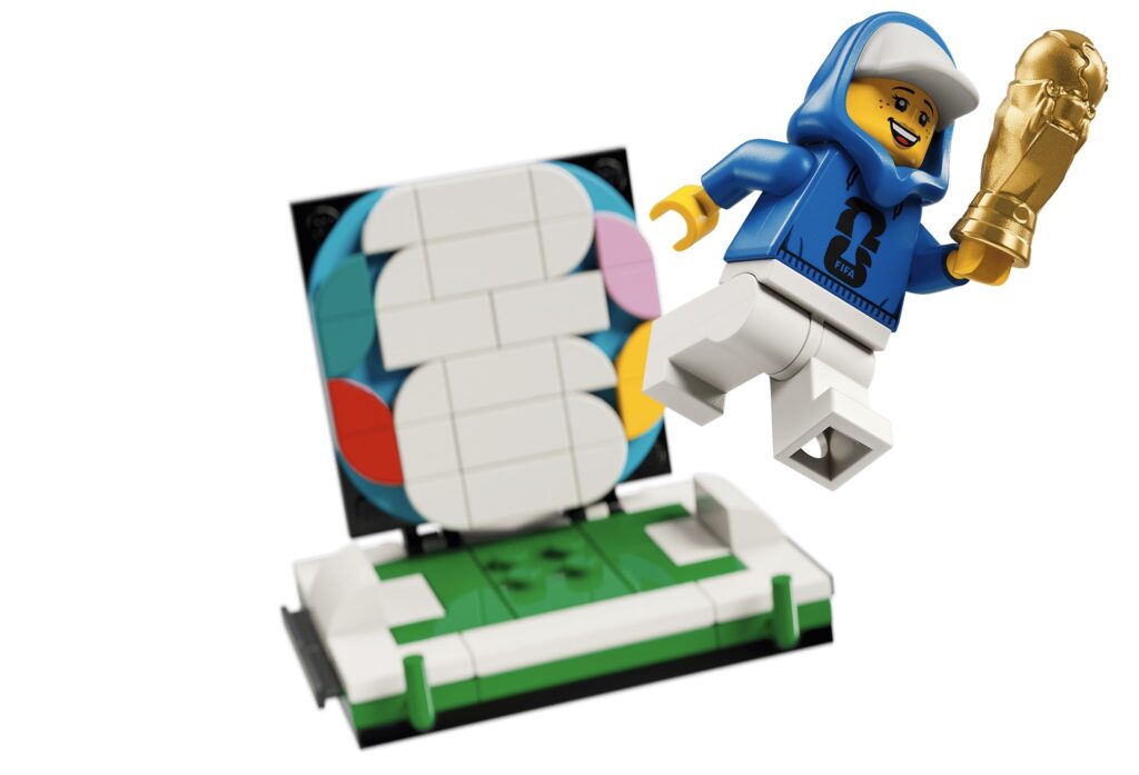 LEGO baut den WM 2026 Pokal nach - Wie sieht der WM Lego Pokal aus? 