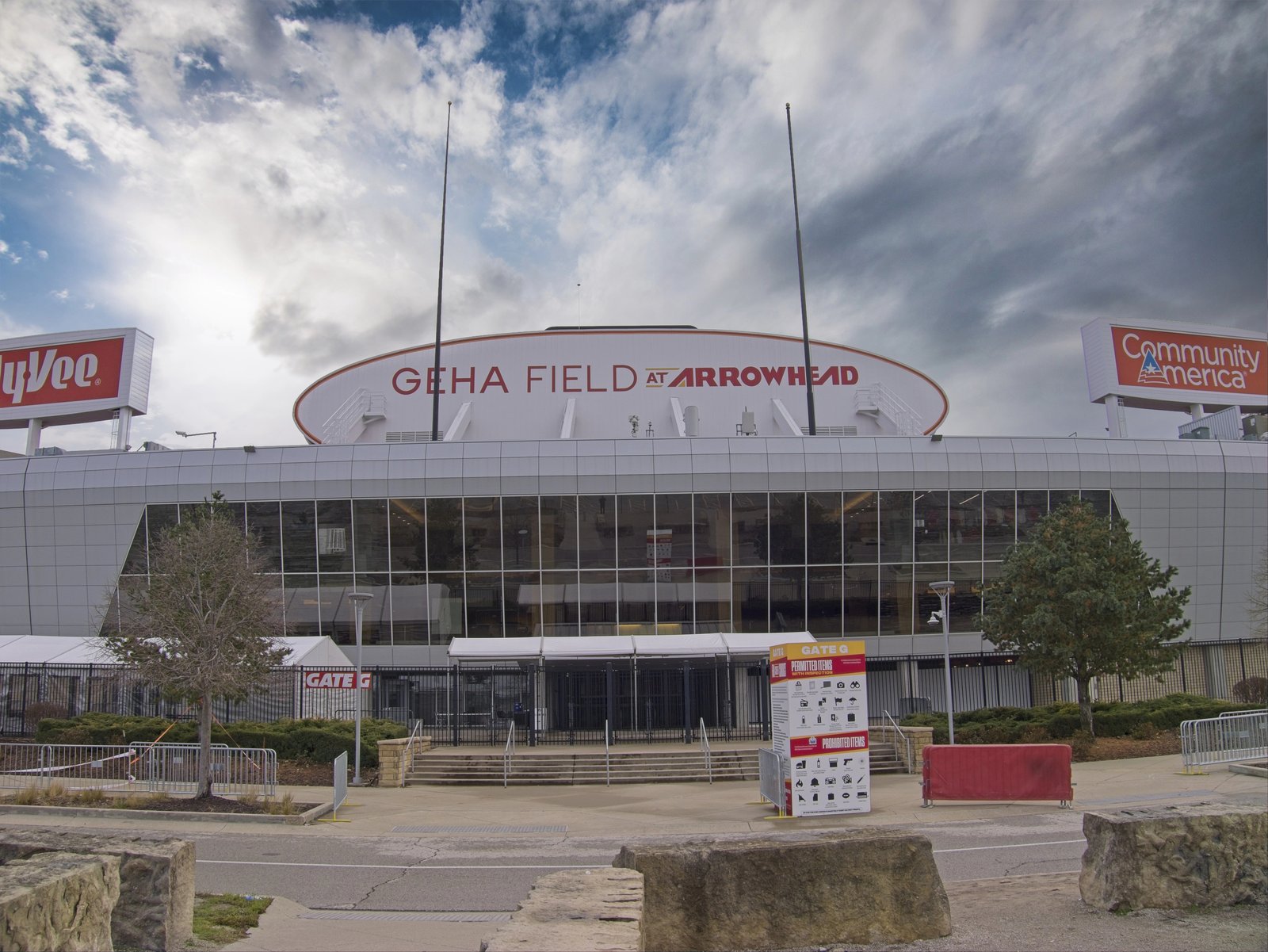 Das GEHA Field at Arrowhead Stadion in Kansas City, USA – Außenansicht des Austragungsorts der FIFA Fußball-Weltmeisterschaft 2026. Das legendäre Stadion ist Heimstätte der Kansas City Chiefs (NFL). (© Depositphotos)