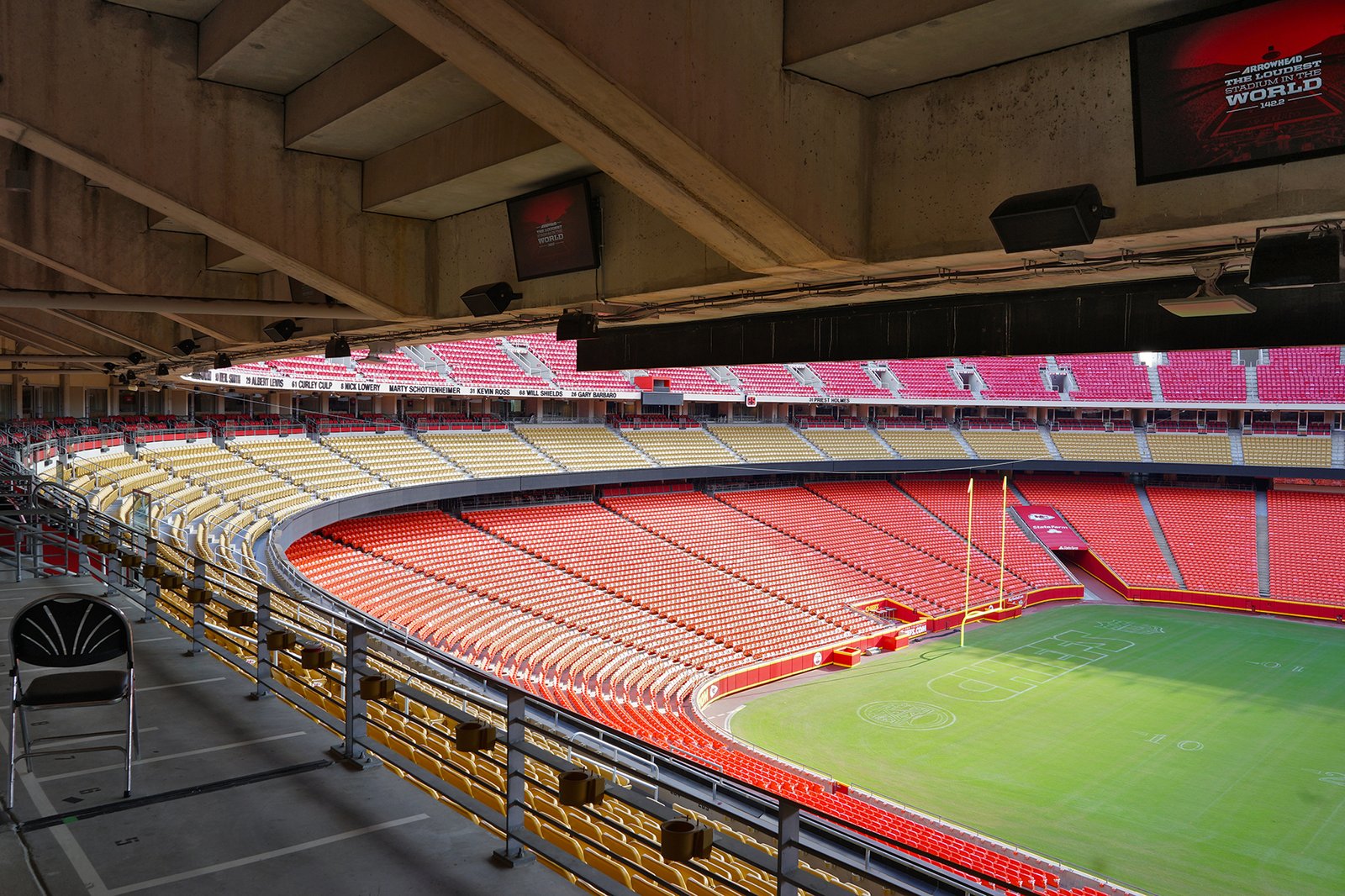 Das GEHA Field at Arrowhead Stadium in Kansas City, USA – Innenansicht mit Blick auf das Spielfeld. Das Stadion ist für seine lautstarke Atmosphäre bekannt. (Copyright Depositphotos.com)