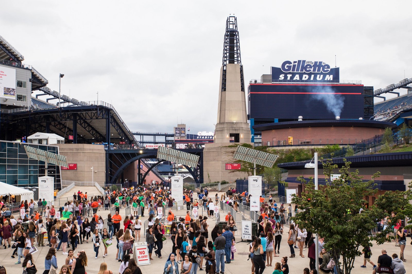 Das Gillette Stadion in Foxborough bei Boston, USA – Außenansicht des Austragungsorts der FIFA Fußball-Weltmeisterschaft 2026. Das Stadion ist Heimstätte der New England Patriots (NFL) und New England Revolution (MLS). (© Depositphotos)